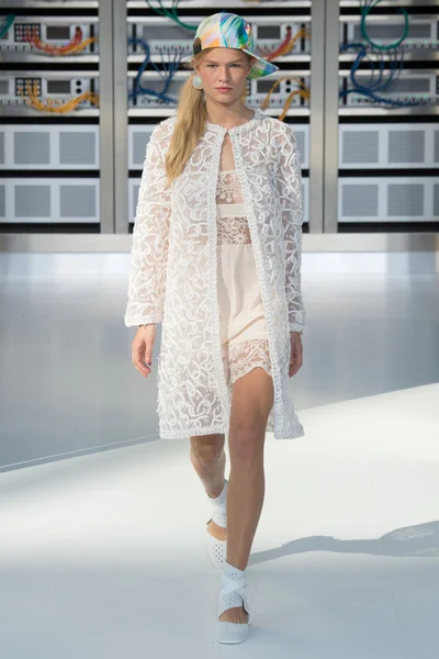Look 80